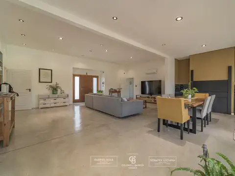 Casa en Venta con 7 cocheras