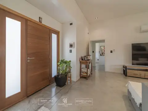 Casa 6 ambientes con 4 baños
