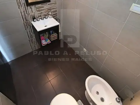Casa 5 ambientes con 4 baños