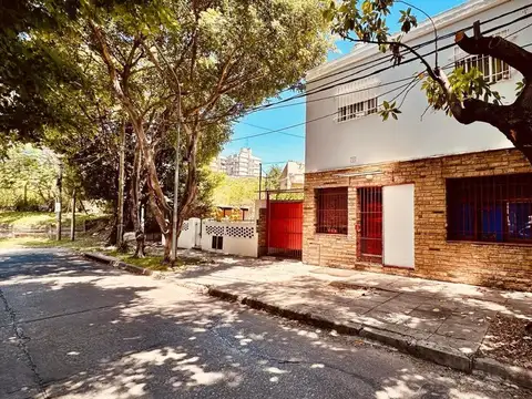 CASA 5 AMB EN VENTA VILLA MARTELLI CON COCHERA