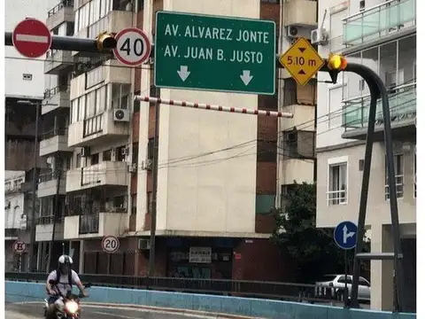 Local en Venta Via Púb.