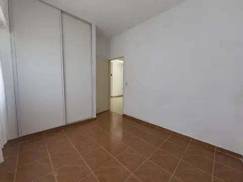 PH 2 ambientes al frente con patio en Camarones al 4900