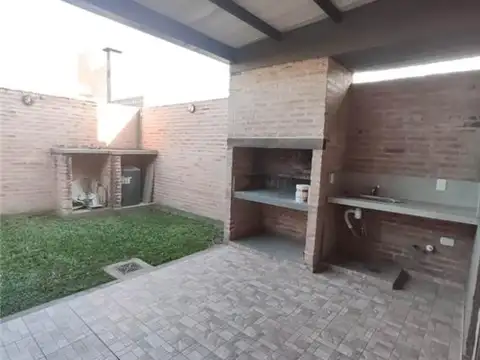 Casa en Alquiler con 1 cochera