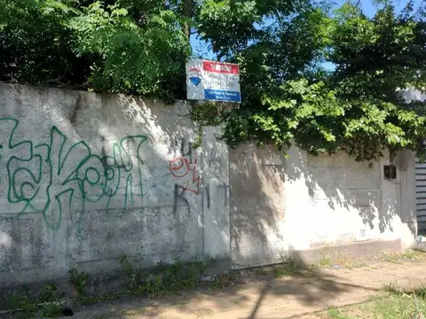 LOTE EN VENTA S/  CALLE LINIERS AL 600 DE 311 M2.