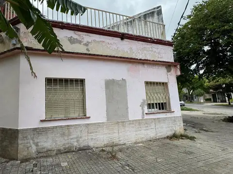 Casa a reciclar o demoler en barrio echesortu