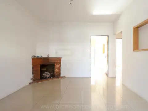 Salguero al 200, entre Marcos Larrea y Tupac Amaru