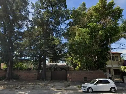 casa sobre 3 lotes