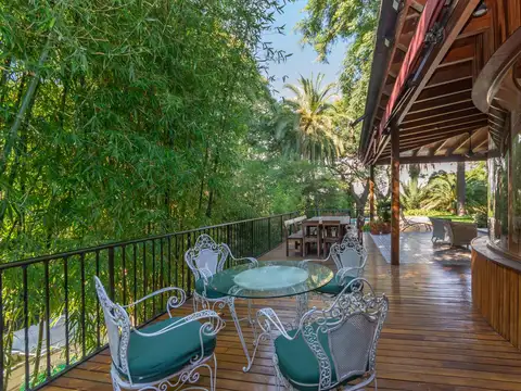 Casa 8 ambientes con 3 baños