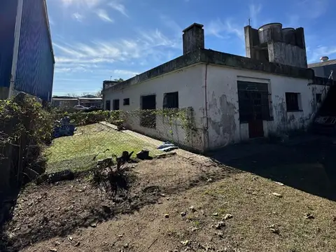 CASA EN VENTA - Colectora Intendente Gonzalez
