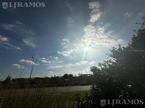 Terreno en venta en Puertos Acacias Troncal con vistas a la laguna PG