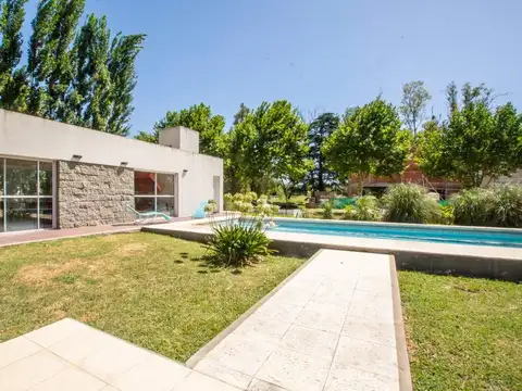 Casa 4 ambientes con 3 baños