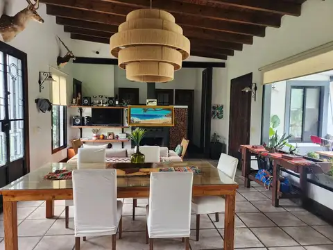 Casa en Venta con 2 cocheras