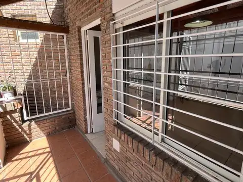 Departamento de pasillo en venta- Dean Funes al 700, Rosario- 1 dormitorio- Acepta permuta.