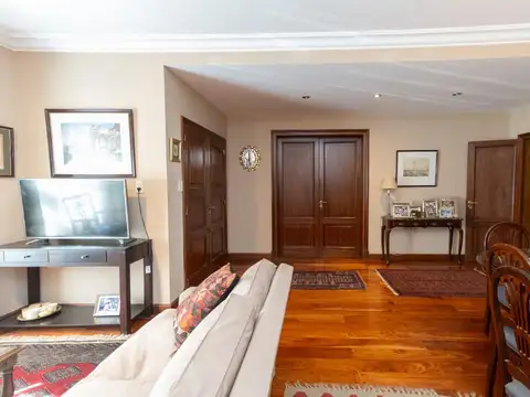 Casa en Venta con 4 cocheras