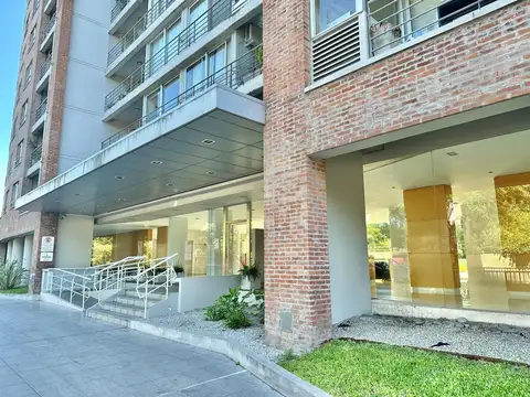 Divino departamento en alquiler con cochera y vista panorámica en el complejo Ayres de San Isidro.