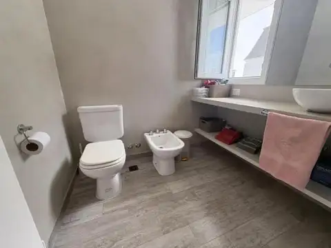 Casa 6 ambientes con 3 baños