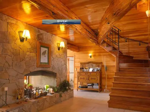 Casa en Venta con 3 cocheras