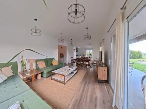 CASA EN VENTA  5 AMBIENTES  VILLALOBOS HUDSON