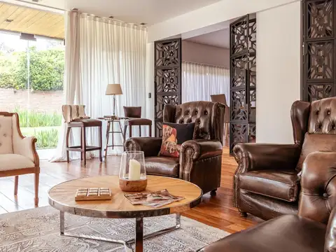 Casa 8 ambientes con 4 baños