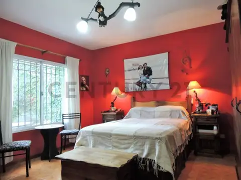 VENTA Casa 5 Ambientes con  Cochera, Parque, Pileta y Quinch