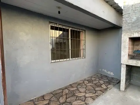 Casa 3 ambientes con 1 baño