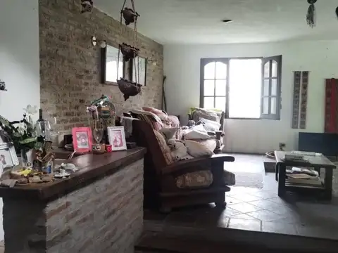 Casa en Venta con 3 cocheras