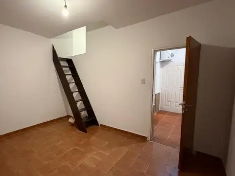 Avenida Hipólito Yrigoyen 1600, Piso PB