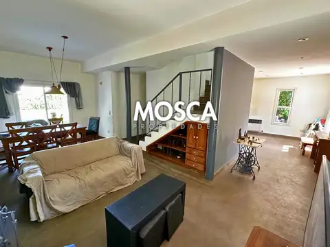 Casa en Venta con 6 cocheras