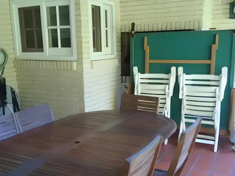 Casa 5 ambientes con 3 baños