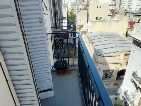 Monoambiente frente con balcon, cocina y baño, equipado full