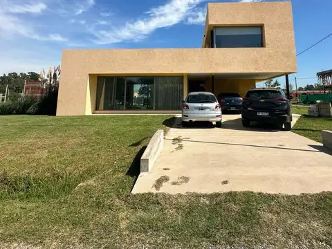 467  e/  138 y 141- Casa En Venta En Las Carolinas