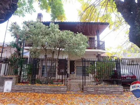 CASA 6 AMBIENTES VENTA TEMPERLEY CON QUINCHO