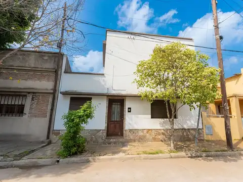 Casa a la venta a mt de Av. López y Planes