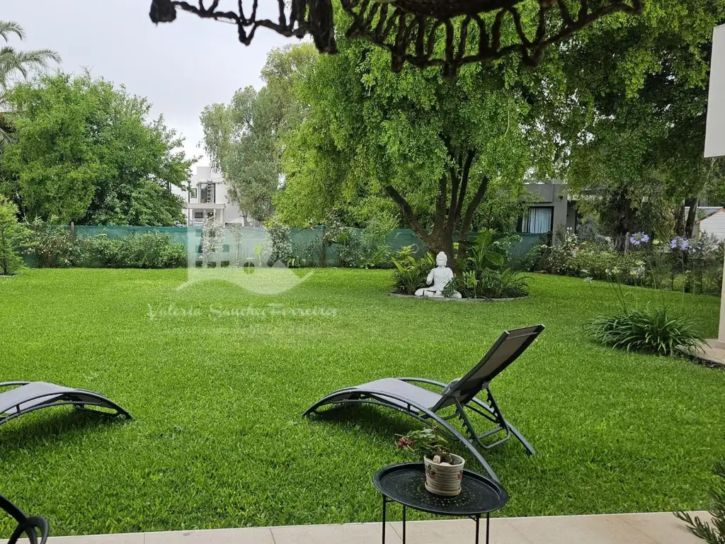 Casa en Venta - 4 dormitorios - USD 360.000