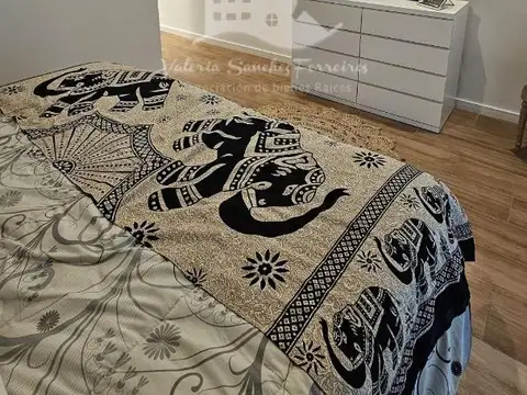 Casa a la venta en barrio Las Golondrinas - 5 ambientes