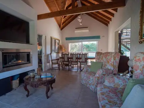 VENTA CASA 4 AMB C/ PILETA Y GALERIA SAN PATRICIO