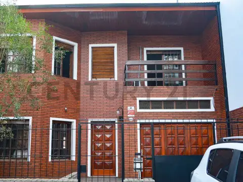VENTA CASA CON LOTE PROPIO - PILETA y PARRILLA - PALERMO