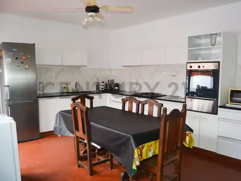 Emilio Ravignani 1500, Piso 0