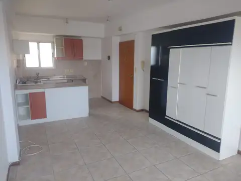 MONOAMBIENTE 5TO PISO AL FRENTE CON BALCON