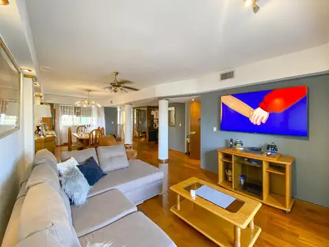 Departamento de 4 Dormitorios gigante con cochera y balcón