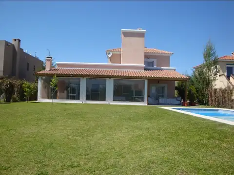 Excelente Casa a La Laguna con Muelle y Playa en Sil Oportunidad! Apto Crédito!