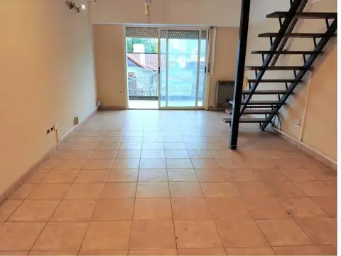 VILLA BALLESTER CENTRO:  DEPTO. 3 AMB, AL FRENTE TIPO DUPLEX