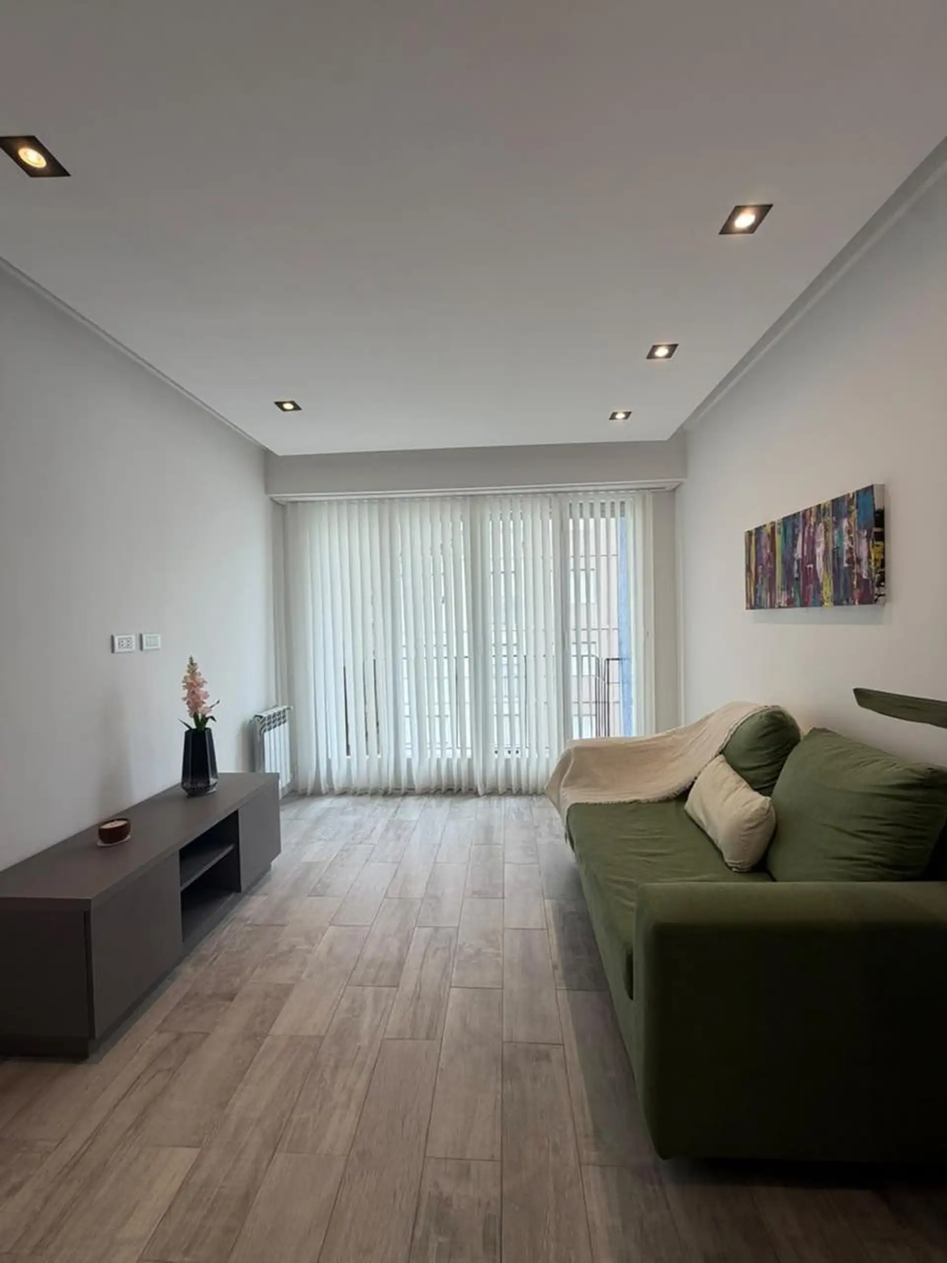 Venta de departamento - 2 ambientes con dependencia - A la calle - Centro