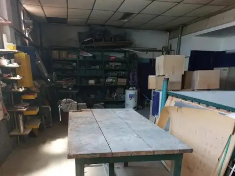 Galpón industrial 700m2 - CASEROS