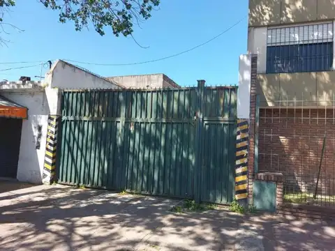 Galpón industrial 700m2 - CASEROS