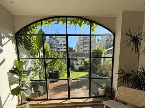 Increible 3 dormitorios con 130 mts de jardín propio