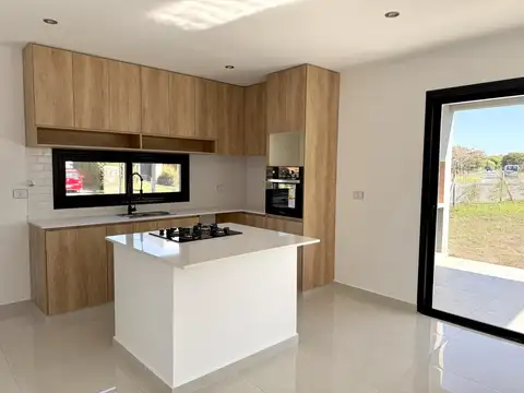 Casa 5 ambientes con 2 baños
