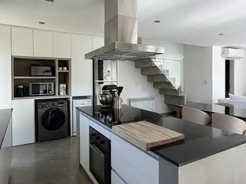 Casa en Venta en La Carolina, USD 340.000