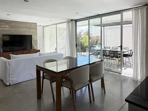Santa Teresita 100