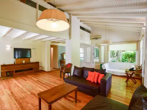 Casa 6 ambientes con 3 baños